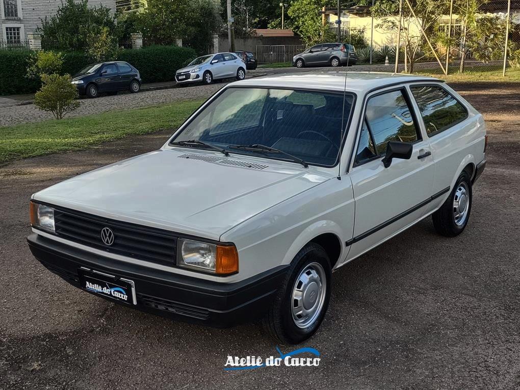 Gol quadrado branco rebaixado com roda originais